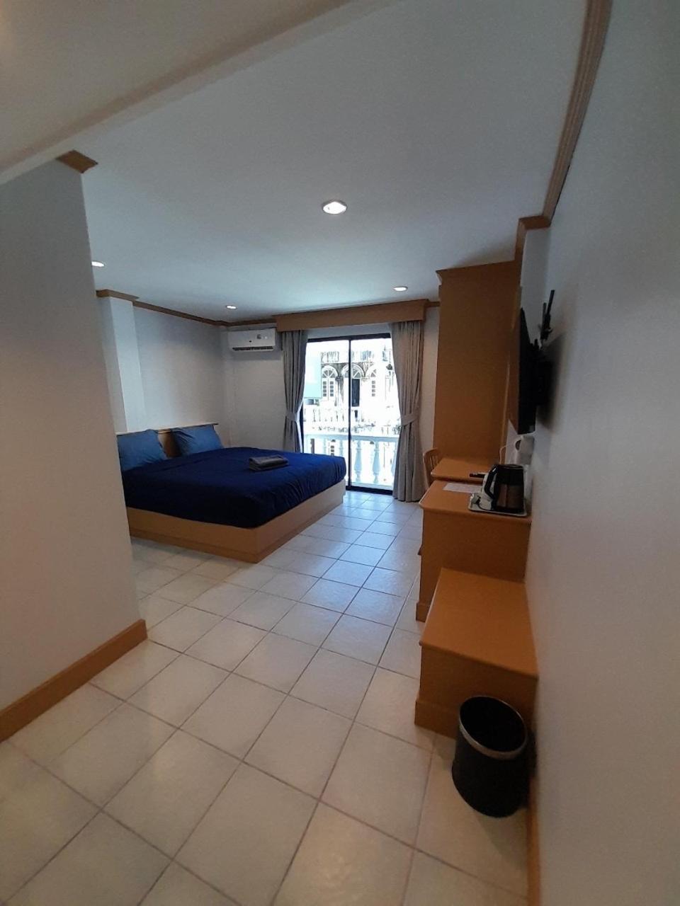 Jb House Patong Hostel Bagian luar foto