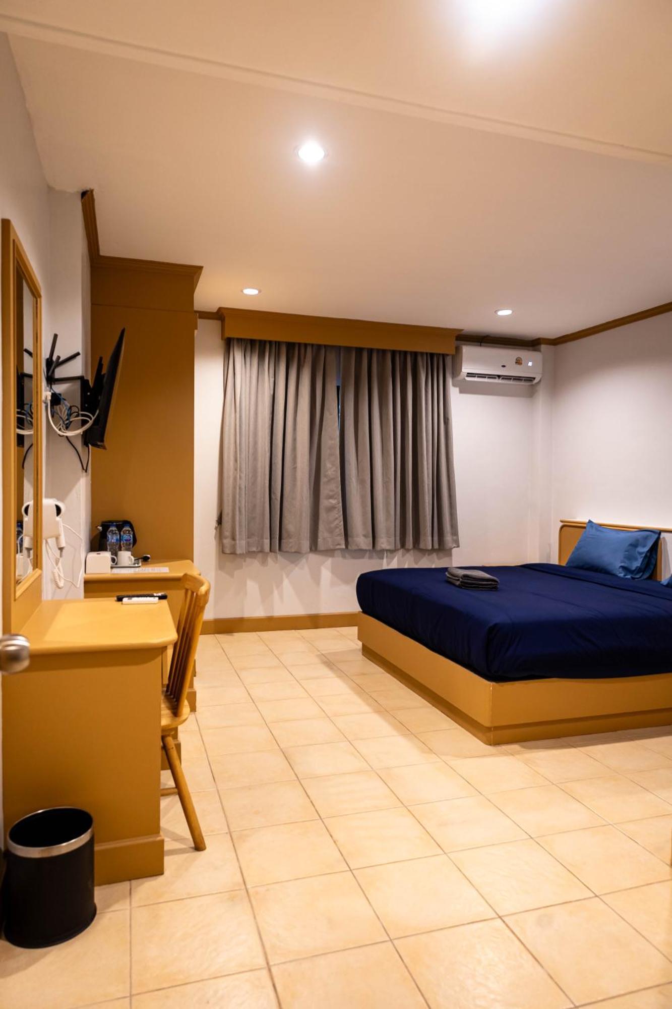 Jb House Patong Hostel Bagian luar foto