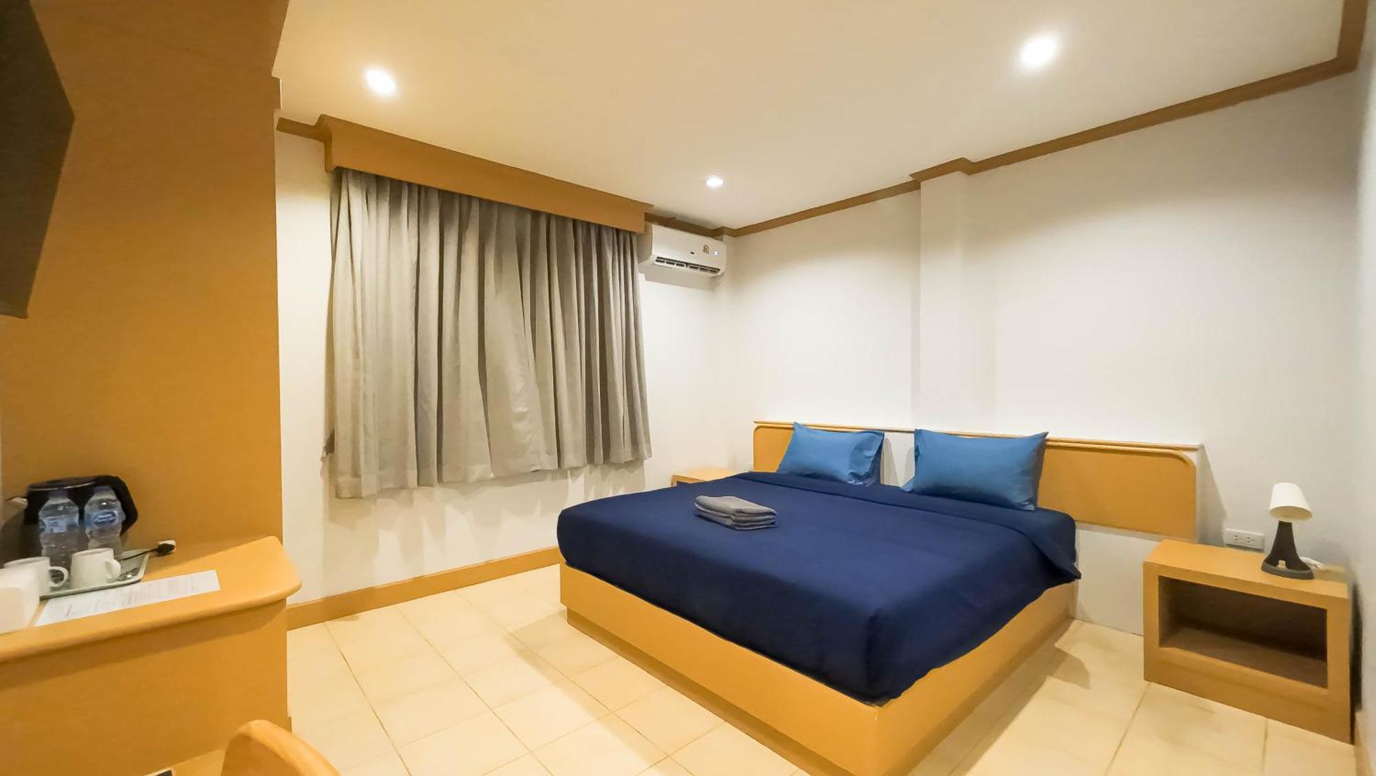 Jb House Patong Hostel Bagian luar foto