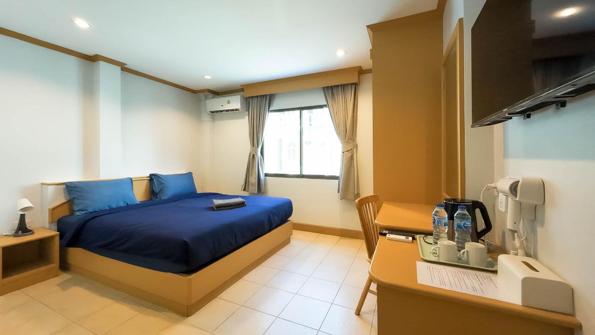 Jb House Patong Hostel Bagian luar foto