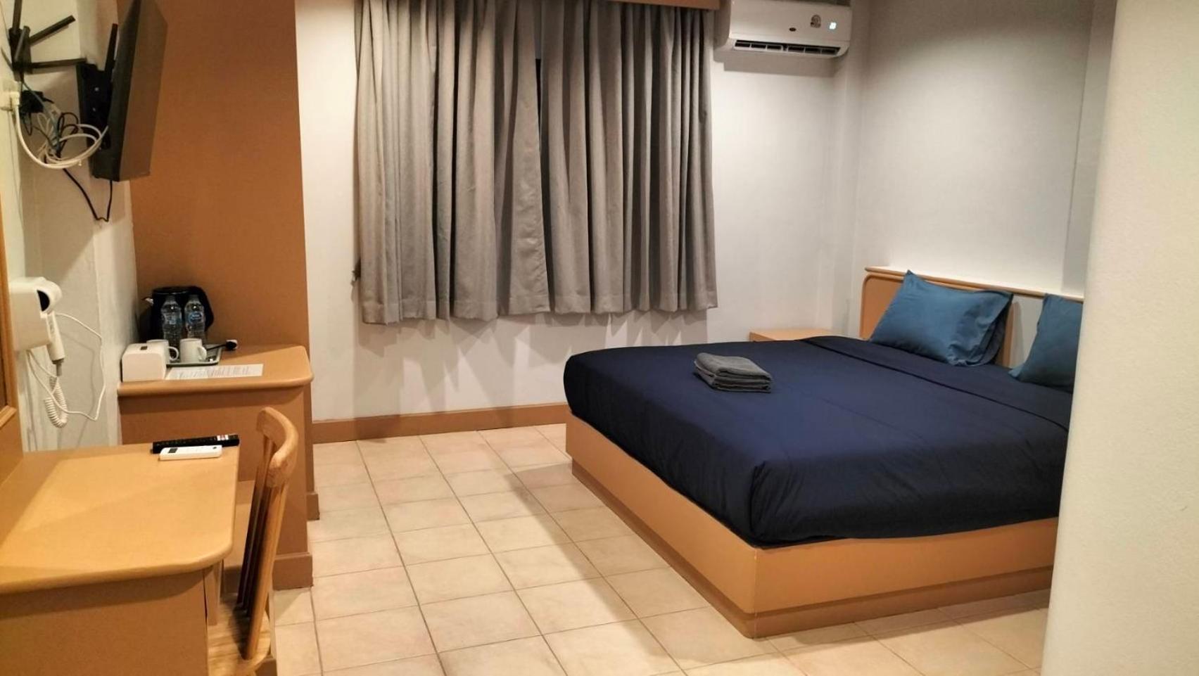Jb House Patong Hostel Bagian luar foto