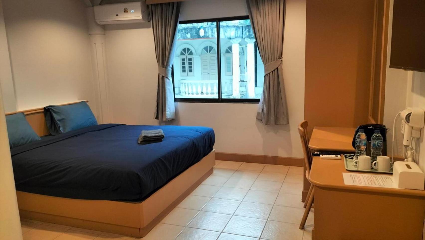 Jb House Patong Hostel Bagian luar foto