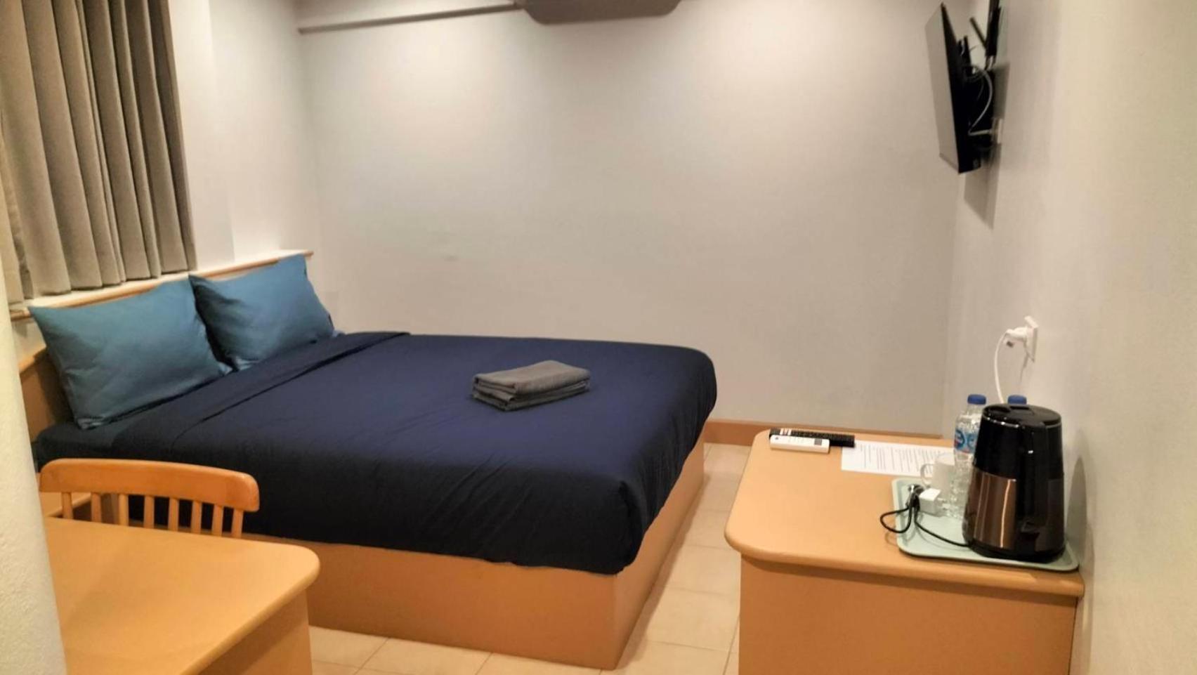 Jb House Patong Hostel Bagian luar foto