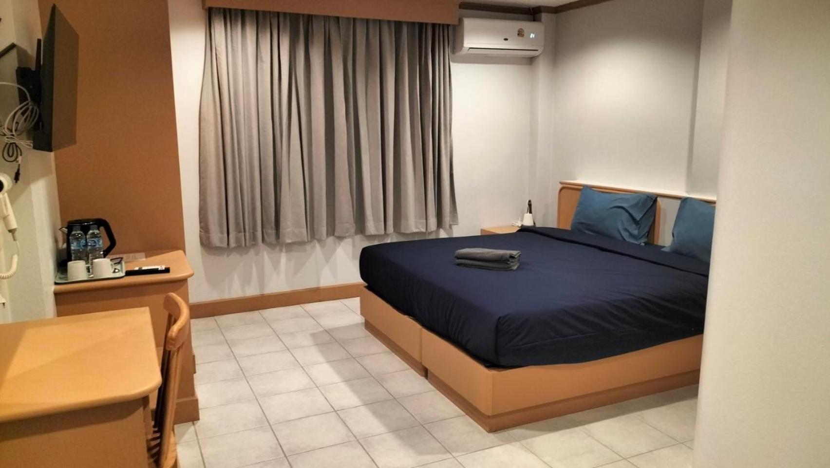Jb House Patong Hostel Bagian luar foto