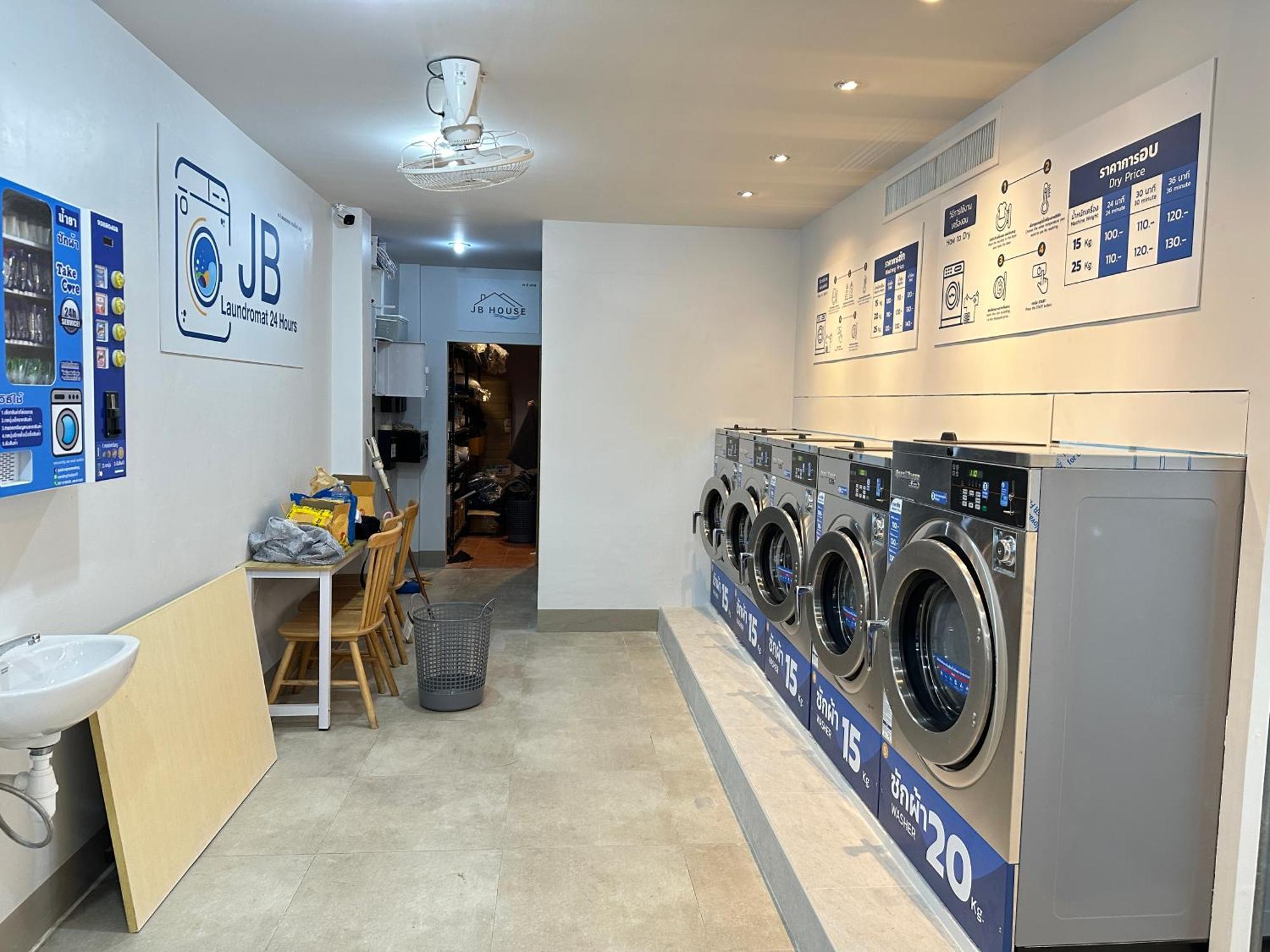 Jb House Patong Hostel Bagian luar foto